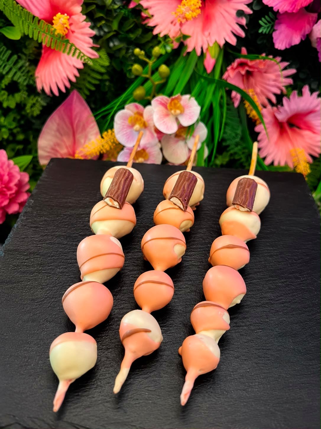 Schoko-Erdbeere mit Kinder Schokolade – frisch in feinste Pralinenschokolade getaucht