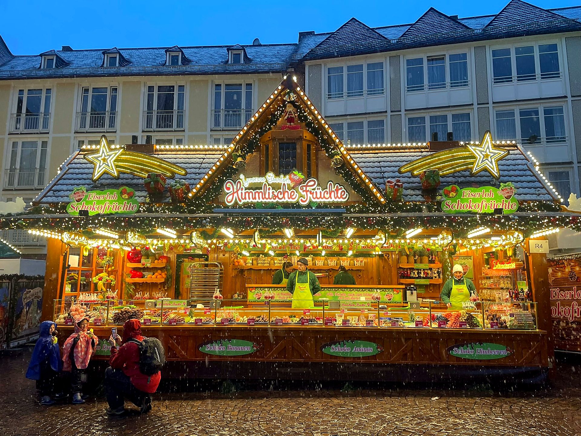 Stand bei blauer Stunde am Römerberg
